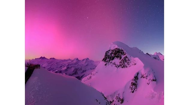 Северното сияние обагри небето над Алпите.
СНИМКА: МETEO BULGARIA