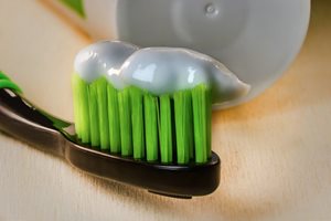 Домашни хитрини: За какво служи пастата за зъби
