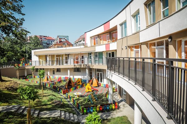 Новата сграда на детска градина 116 в район “Витоша” за 5 групи, която отвори на 15 септември
СНИМКА: АДЕЛИНА АНГЕЛОВА