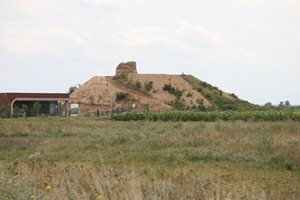 Могилата с владетелска гробница до с. Маноле - национален паметник