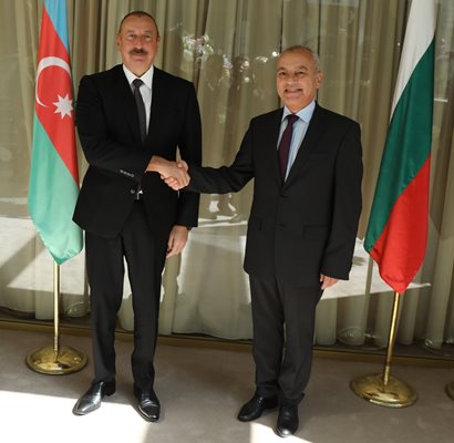 Служебният премиер Гълъб Донев разговаря на обяд с президента Илхам Алиев