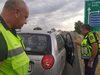 Пловдивски полицаи охраняват закъсала кола на магистрала "Тракия"