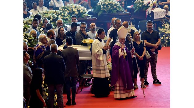Днес в Генуа се състоя погребението на повечето от жертвите на трагедията. Снимка РОЙТЕРС