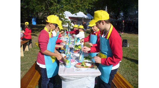 В изложението своите умения като готвачи показаха ученици от училище "Васил Левски" в Сливен.