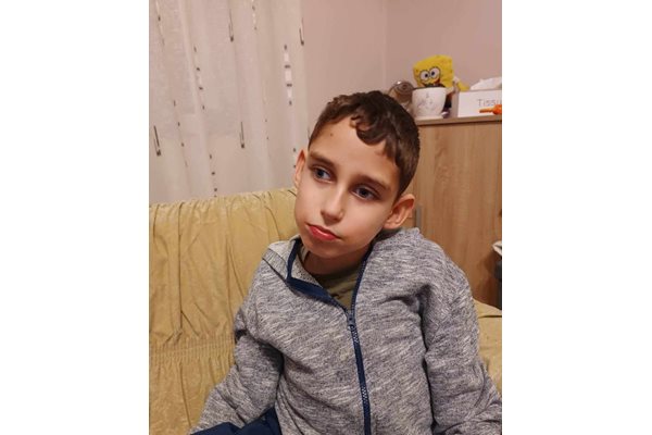 Средствата ще са за лечението на 11-годишния Тодор Апостолов