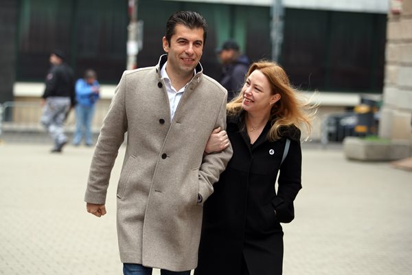 Кирил Петков и съпругата му