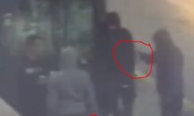 Вижте как застреляният Светльо Младенов и негови другари заплашват с палки младеж в София и го обират (Видео)