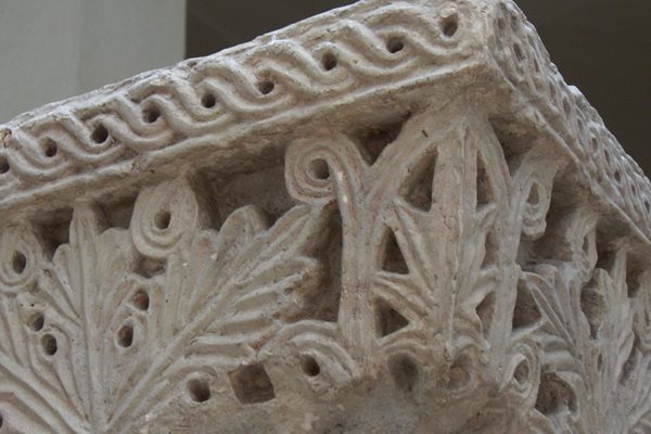 Оригиналните елементи на каменната украса на Велики Преслав