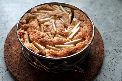 Нещо вкусно: Фин ябълков кейк със зехтин