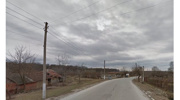Инцидентът станал през уикенда, около 3 часа сутринта на пътя от Дъбравино към Гроздьово. Снимка "Гугъл стрийт вю"