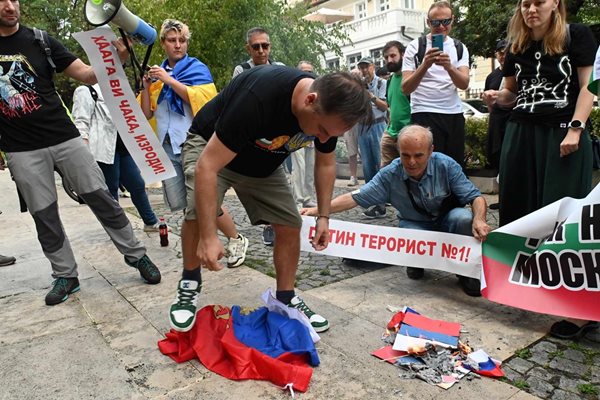 Mass burning of Russian flags in Sofia