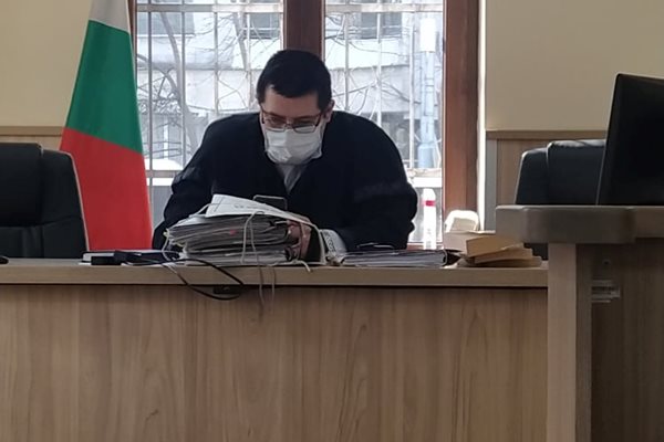 Съдията Николай Ингилизов одобри споразумението между прокуратурата и подсъдимите
