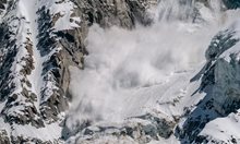 Опасност от лавини има по откритите места в планините