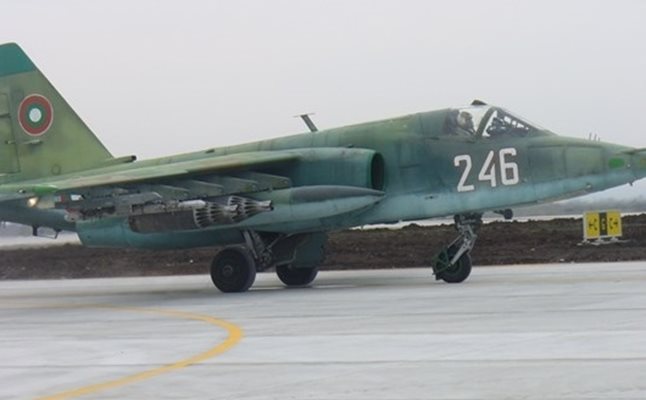 Самолет СУ-25 в авиобазата в Безмер
Снимка: Ваньо Стоилов