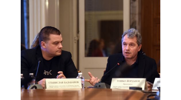 Тошко Йорданов (вдясно) от ИТН е председател на комисията.
