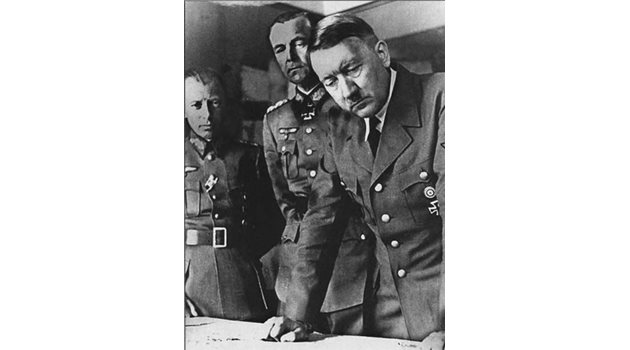 Адолф Хойзингер (вляво) с Хитлер и маршал Паулус.