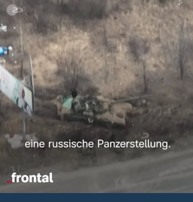 Снимки от дрон показват, че цивилен е застрелян от руски войници близо до Киев.
Кадър: ZDF