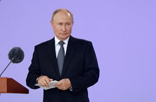 Зеленски обеща победа, Путин чакал Европа да поиска мир след студ и мрак през зимата (Обзор)