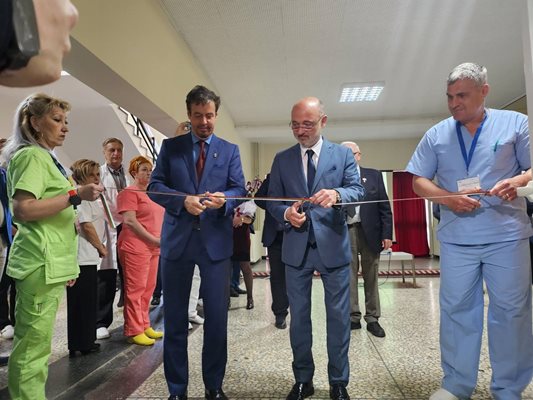 Здравният министър д-р Асен Меджидиев откри новата Катеризационната лаборатория за инвазивна кардиология на МБАЛ „Д-р Тота Венкова“.