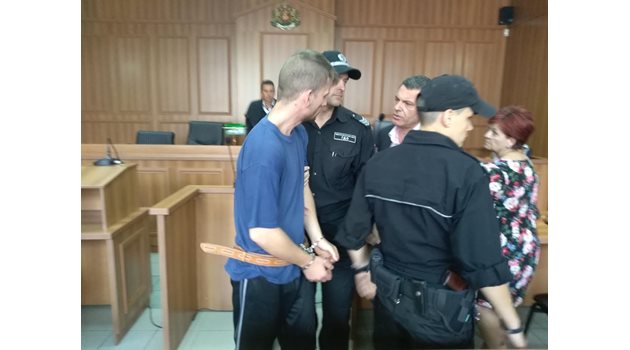 Петър Петров в съда  СНИМКИ: Анелия Перчева