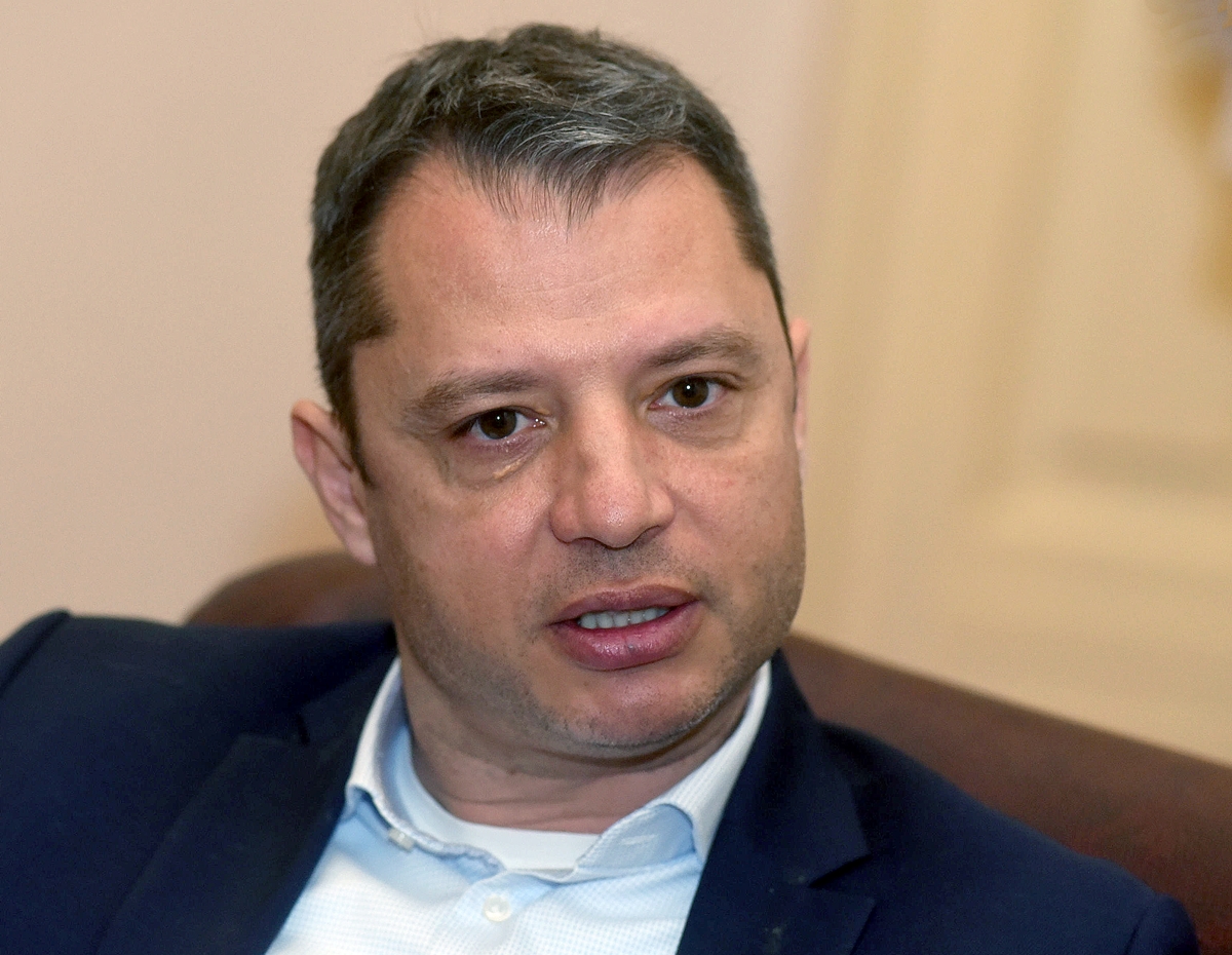 Делян Добрев: Опитват да си купят 11 депутати, а зад тях са гласовете на 3 области