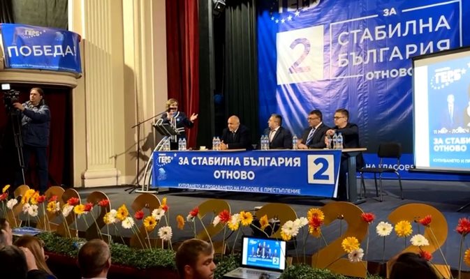Обиколката на Бойко Борисов за предизборните мероприятия на ГЕРБ продължава днес в Ловеч. Кадър и видео Фейсбук/Бойко Борисов