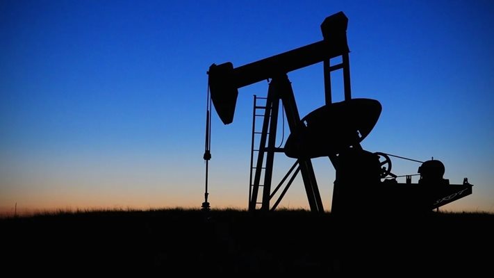 Цената на петрола скочи след новите санкции на САЩ