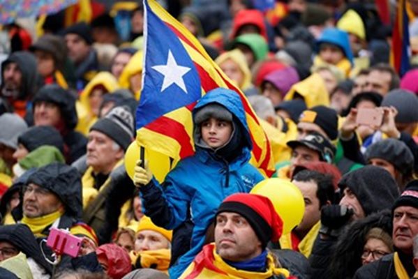 Пет сондажа прогнозират, че сепаратистите ще получат между 63 и 69 места в каталунския парламент, където са необходими 68 места за абсолютно мнозинство. Снимка РОЙТЕРС