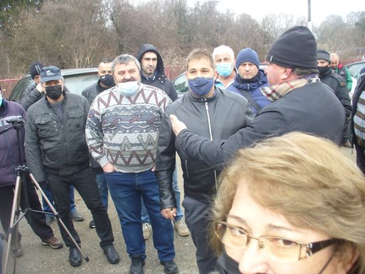 Производителите на рози искат да получат държавна субсидия за тазгодишния розобер, за да не зависят изцяло от дестилериите.