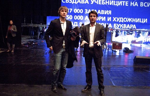 Шефът на НДК Мирослав Боршош показа възможностите на НДК на Владислав Яковлев, изпълнителен супервайзър на детската Евровизия (вляво).