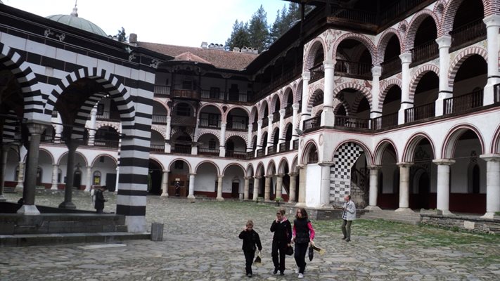 След 15 години пак тръгва автобус Кюстендил-Рилски манастир