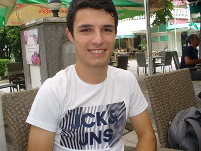 Наесен Александър Проданов ще бъде студент по физика в Софийския университет.