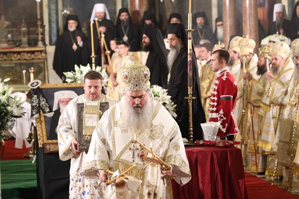 Литургията в "Св. Александър Невски" е предстоявана от Варненския и Великопреславски митрополит Йоан
