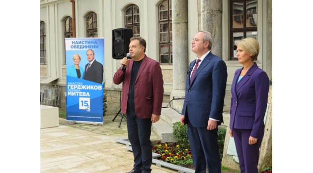 Даниел Панов представи кандидат-президентската двойка, подкрепена от ГЕРБ-СДС