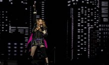 Над милион и половина пяха с Мадона на грандиозния и&#768; концерт в Рио (Видео, снимки)