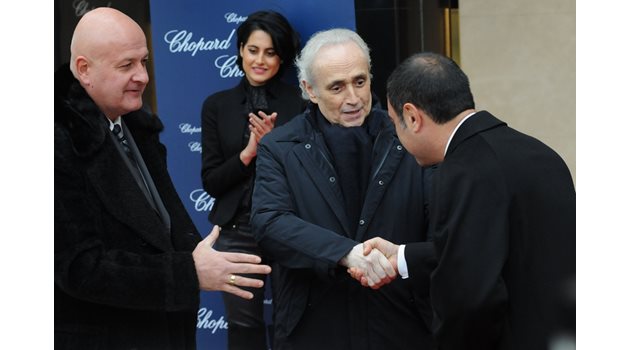 Със световноизвестния певец Хосе Карерас при отбелязването на юбилея на фирмата, която внася световноизвестните бижуjа Chopard