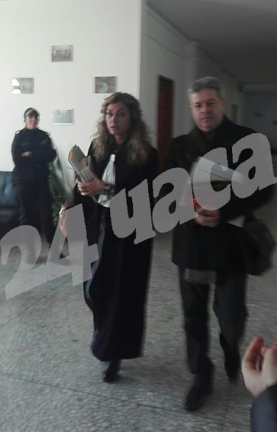 Тотко Колев пристига в съда с адвоката си. Снимка: Авторката