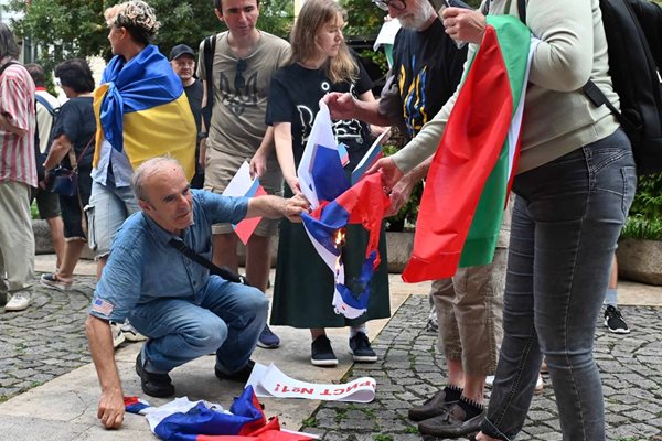 Mass burning of Russian flags in Sofia