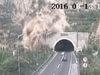 Свлачище затвори магистрала в Китай (Видео)