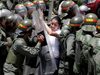 Почти 380 журналисти за били нападнати по време на протестите във Венецуела