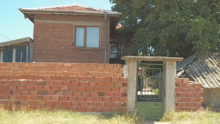 Къщата на пострадалите при кражбата жители на село Скутаре.