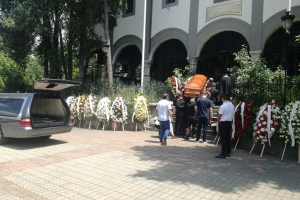 Ангел Христов бе в затворен ковчег. СНИМКА: Тони Маскръчка