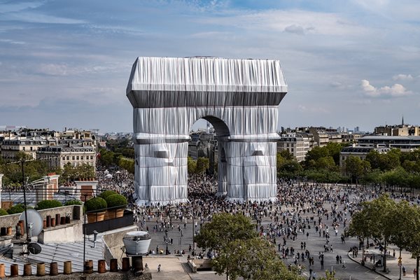 Рециклират платното на Кристо от Триумфалната арка в Париж, правят палатки за олимпиадата