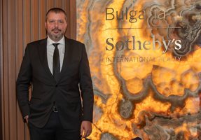 Христо Ангелков е управляващ партньор на Bulgaria Sotheby`s International Realty. Той е един от водещите професионалисти в сферата на недвижимите имоти в България с над 25 години опит. Голяма част от кариерата му е свързана с Iris Estates - компания, специализирана в сферата на луксозните жилищни имоти. 
Завършил е две програми в Harvard Business School Executive Education: Real Estate Management Program; Developing Effective Leaders (2018) и Owner/President Management Program (OPM43) (2013).