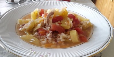 Пролетна агнешка супа с тиквички