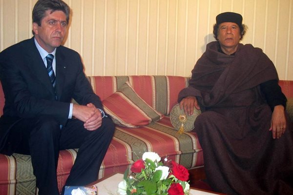 Президентът Георги Първанов през май 2005 г. на преговори с Кадафи за медицинските сестри