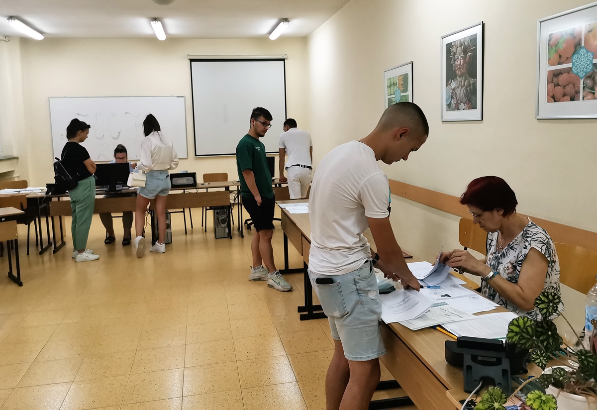Приемат от утре документите на кандидат-студентите в УХТ-Пловдив