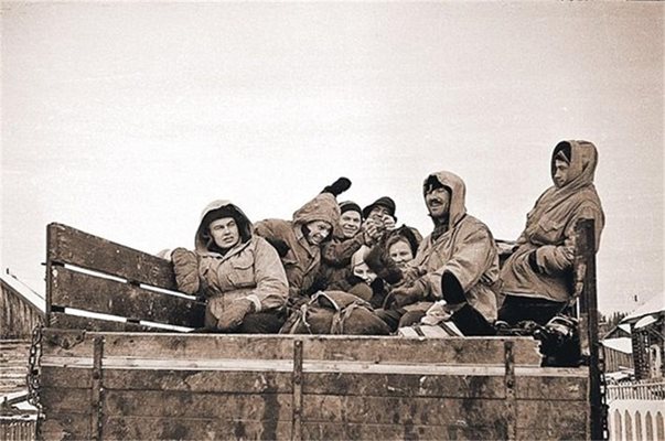 9-имата съветски скиори загинали заради  инфекциозна болест с кратък инкубационен период в прохода Дятлов