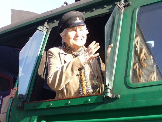 През октомври 2013 г. леля Василка гостува на машинистите в парния локомотив, който докара на гара Стара Загора атракционния "Балкан експрес". 