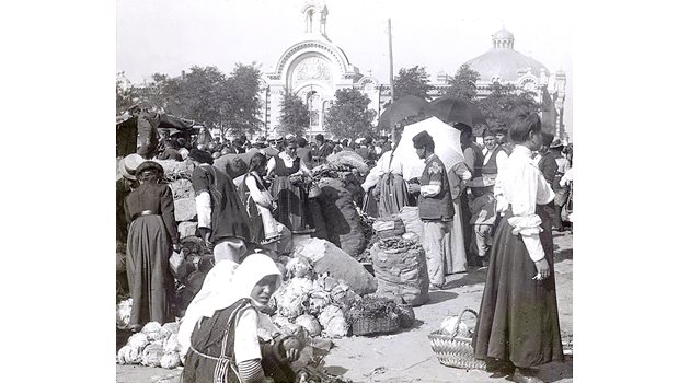 Шопски пазар пред Централни хали в София, 1910 г.